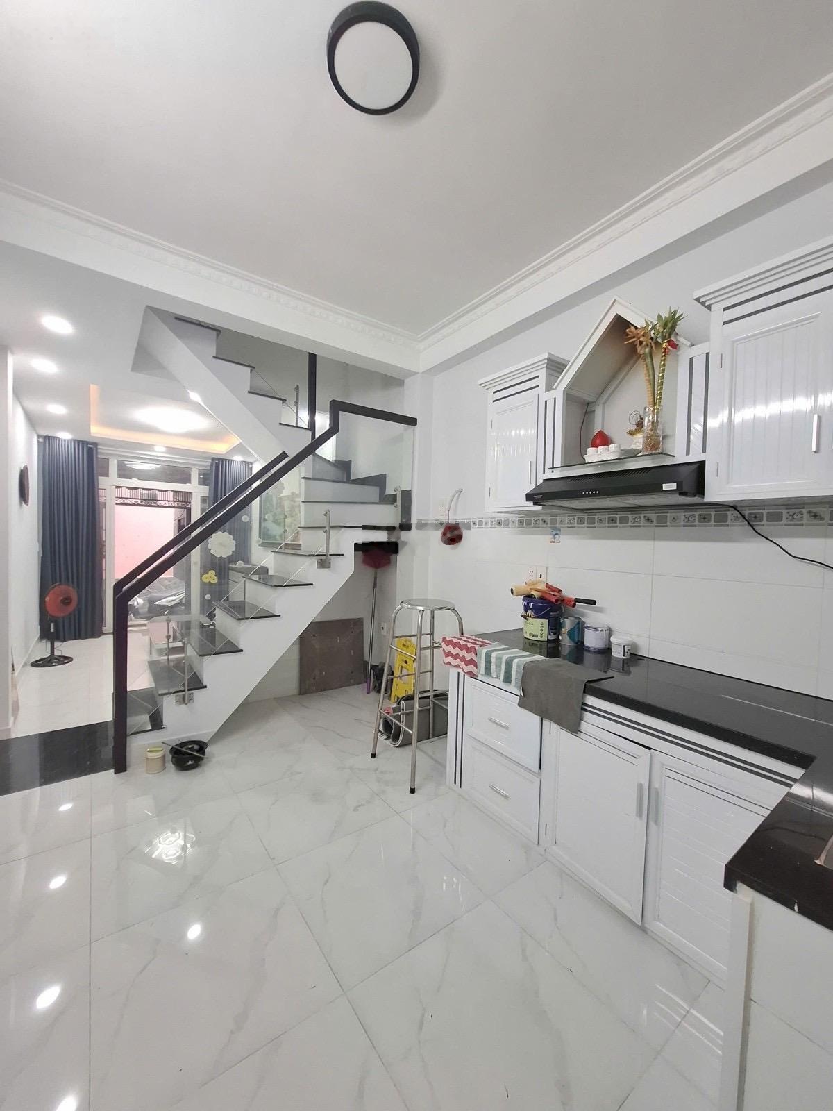 Nhà 3 tầng mới đẹp ở ngay- cách mt nguyễn cảnh chân 30m - tặng full nội thất - vị trí trung tâm q1