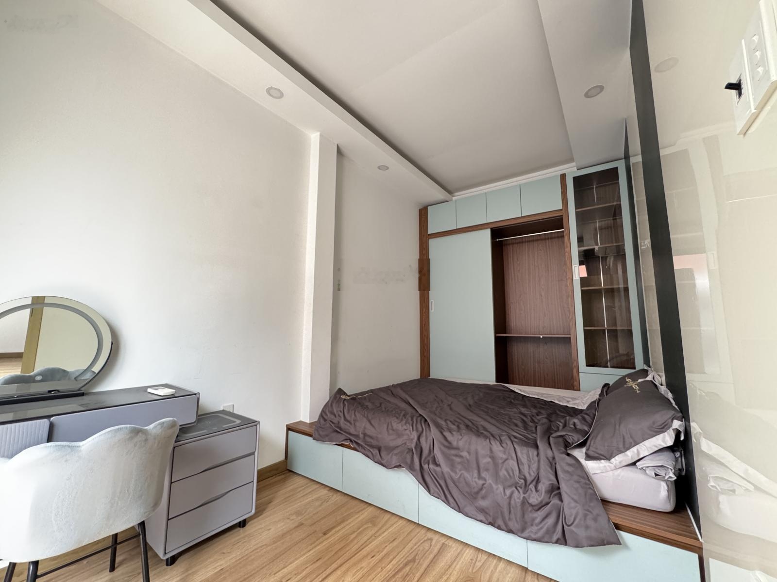 Giá tốt - 2 tầng lầu cạnh sân bay Tân Sơn Nhất - tiện cho thuê hoặc ở lâu dài ngay Nguyễn Văn Công