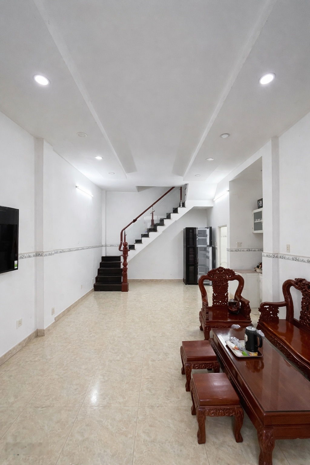 Bán nhà tân bình sát bên âu cơ - 45m2 nở hậu to hẻm đẹp ô tô đổ cửa vài bước mặt tiền hơn 5 đồng .