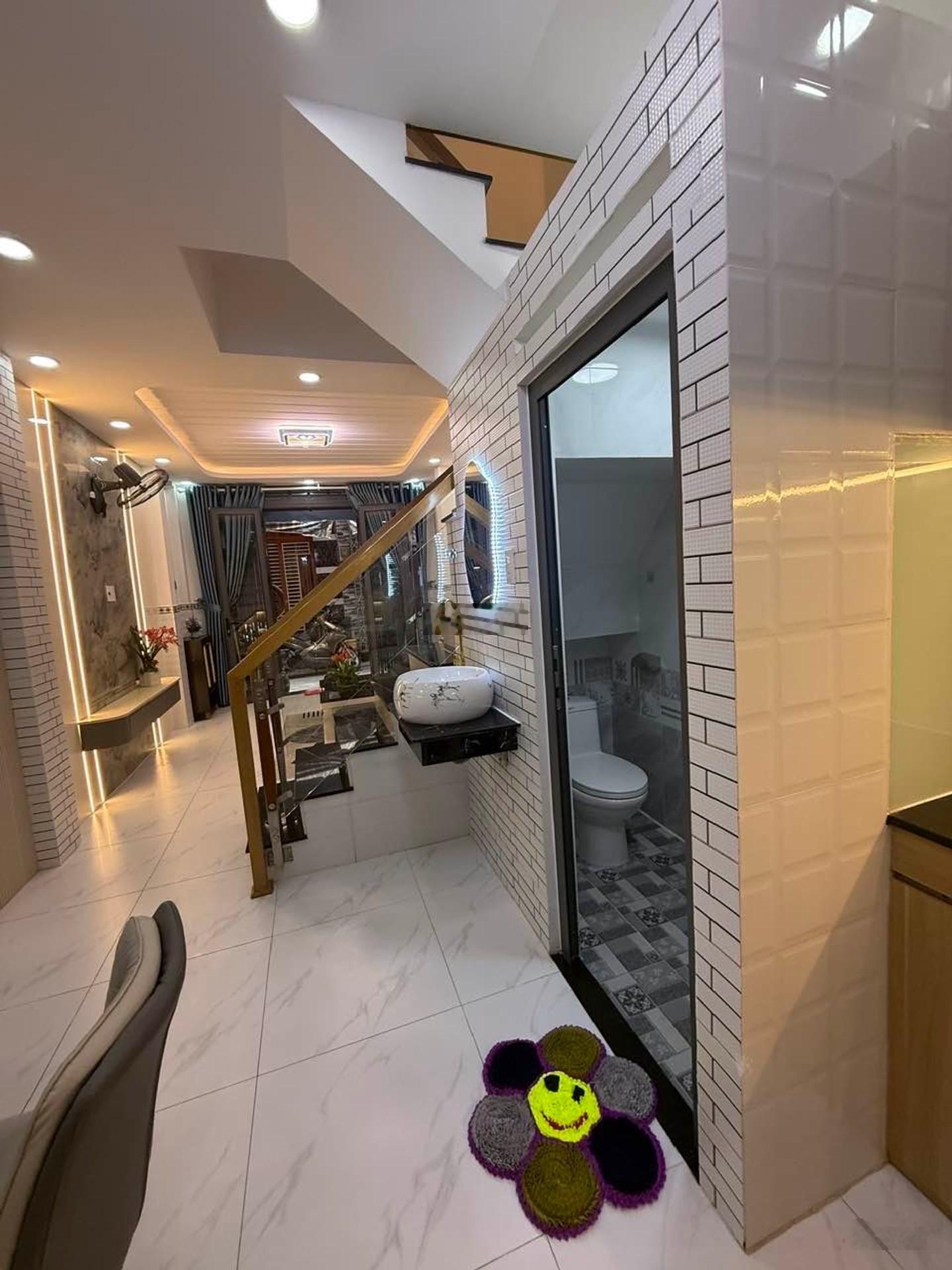 Nhà đẹp Phan Huy Ích, 3 tầng 3PN, 3WC - hẻm xe tải - Giá 4.89 tỷ TL