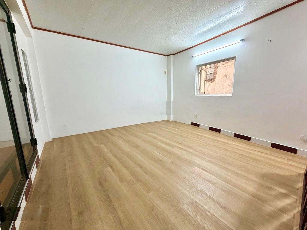 Quá sốc nhỉnh 2 tỷ sở hữu nhà 3 tầng - 22m2 - sát Quận 1