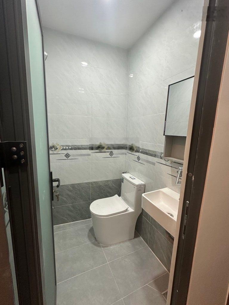 Chỉ nhỉnh 2 tỷ sở hữu hộ khẩu CMT8 - Tân Bình khu trung tâm