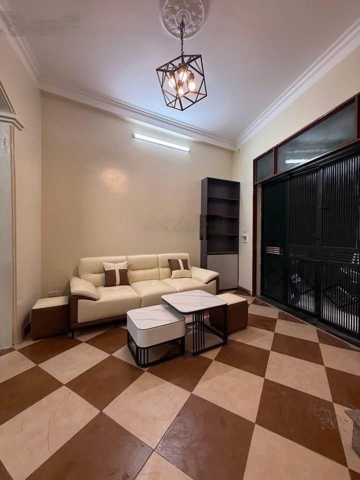 Phố Dương Văn Bé gần trường học