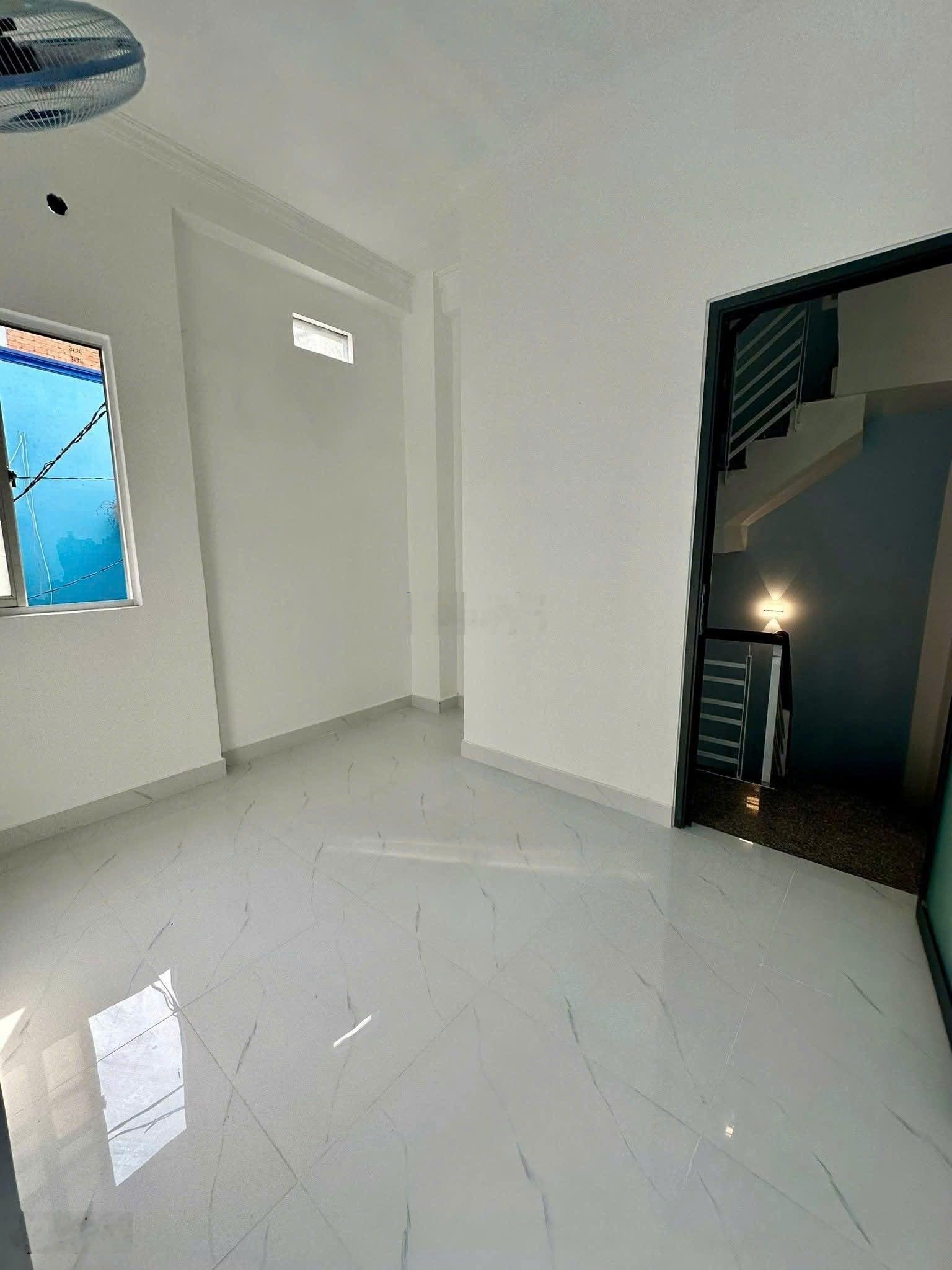 2 tỷ 680, nhà hẻm Ba Đình, Quận 8, gần cầu chữ Y, 30.2m2 - 3 tầng, sổ riêng - alo em Tú xem nhà