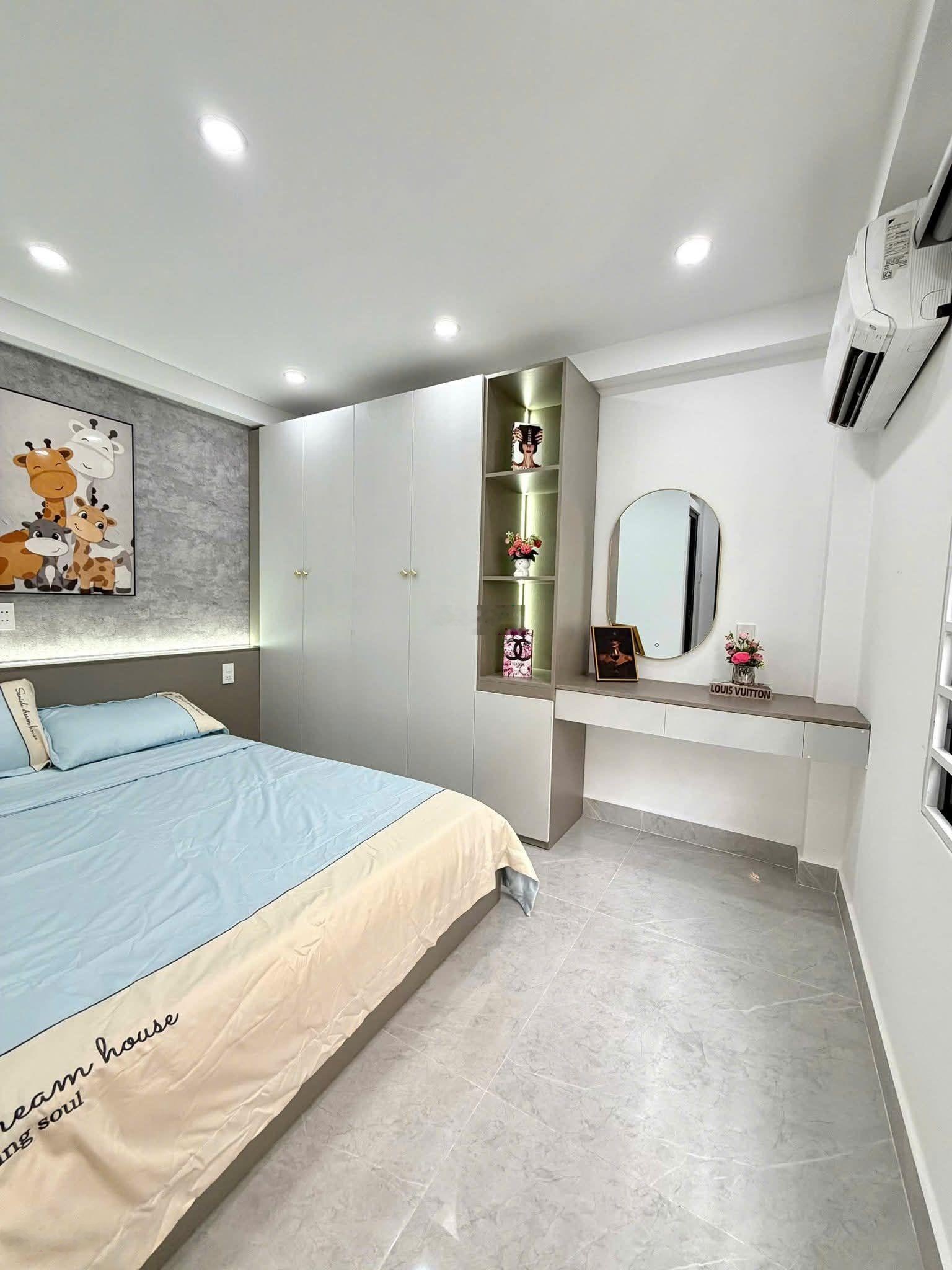 Hàng đẹp. Giá tốt. Hẻm xe tải 1 trục Cống Lở, P15, Tân Bình. LH 0937936880 Mr Ngân