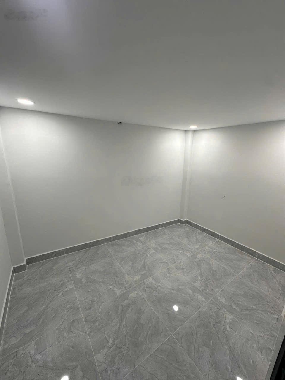 Bán nhà đẹp gần mt đường - trệt lững 2 lầu - quận 7