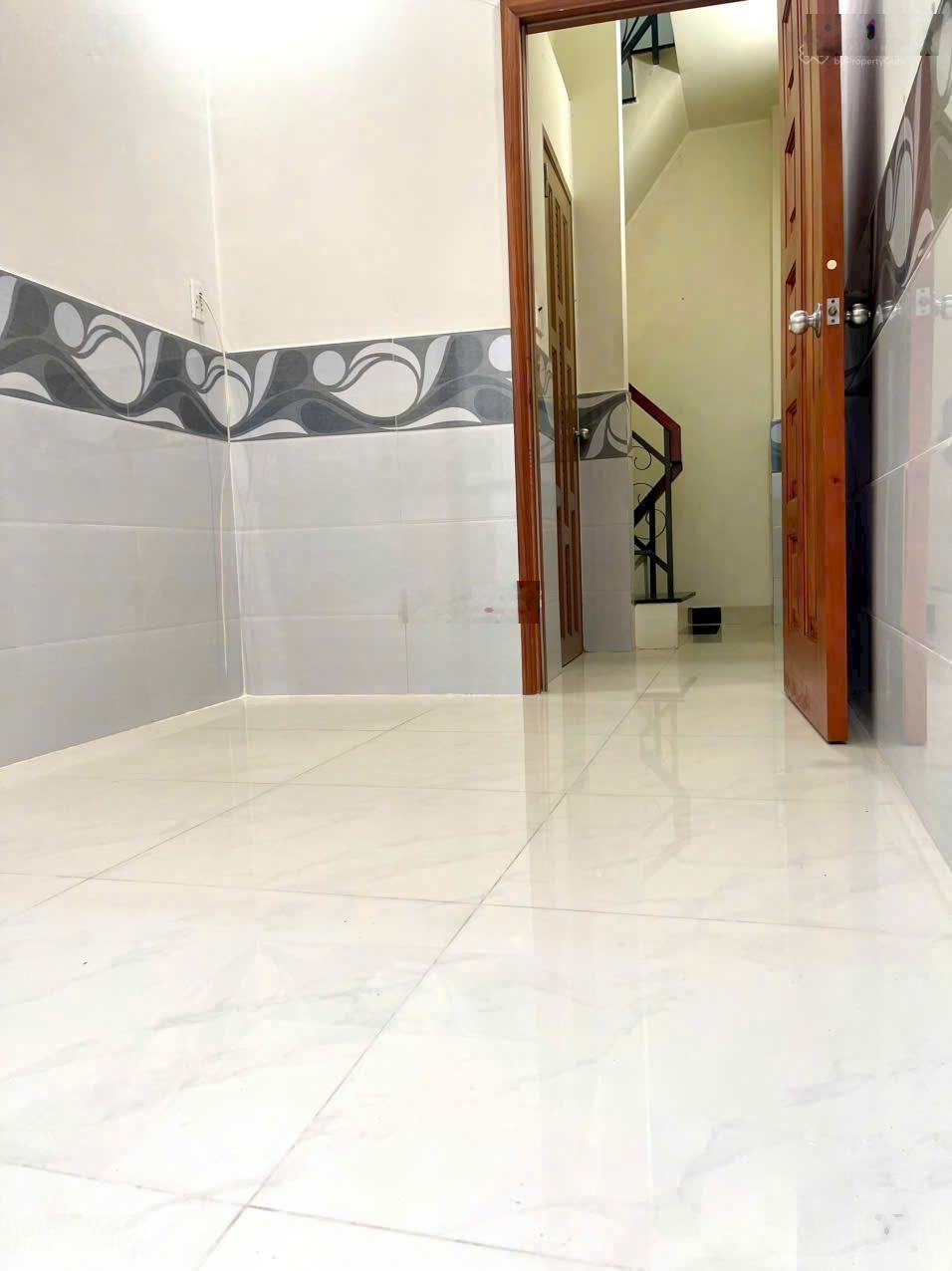 Mua bán nhà quận 4, 4 tầng, 3 phòng ngủ, 3 Toilet, Hẻm thông 2m5, khu vực Vĩnh Khánh !