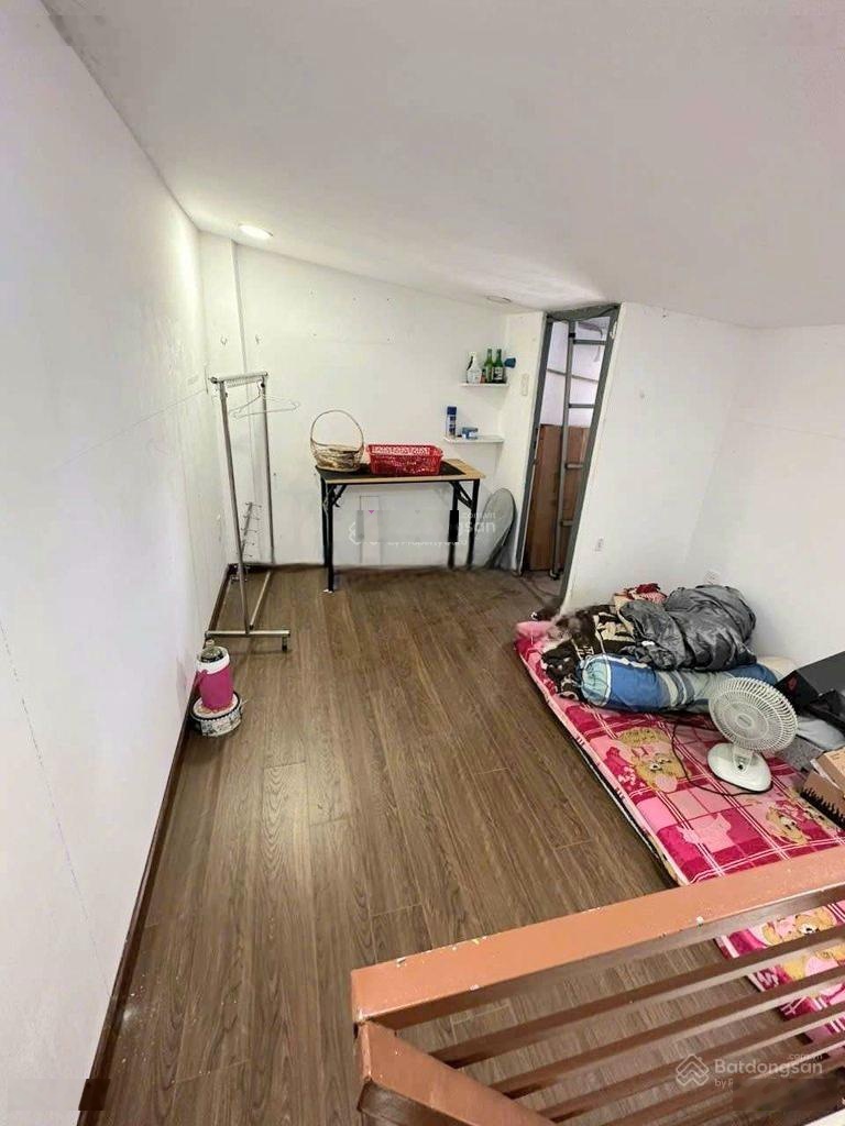 Mua bán nhà quận 4, 3 tầng, khu dân cư sầm uất, kinh doanh tiện lợi thông Vĩnh Khánh!