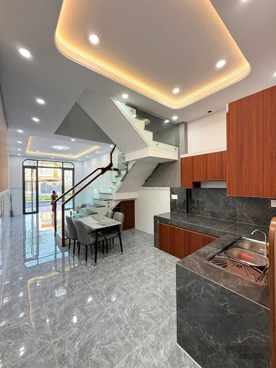 Bán nhà đường 18B gần chợ Bình Chánh , 5mx20m, đang cho thuê giá 12tr/tháng, giá 990 triệu