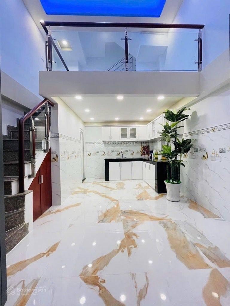 Bán nhà mặt phố Nguyễn Hồng Đào, 4,95 tỷ, 22 m2, giá ưu đãi