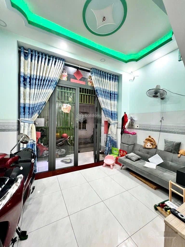 Chính chủ bán Nhà 4 tầng Tỉnh Lộ 10. Sát chợ Bà Hom. DT 4x9 giáp 2 mặt tiền. Nhinh 3 ty