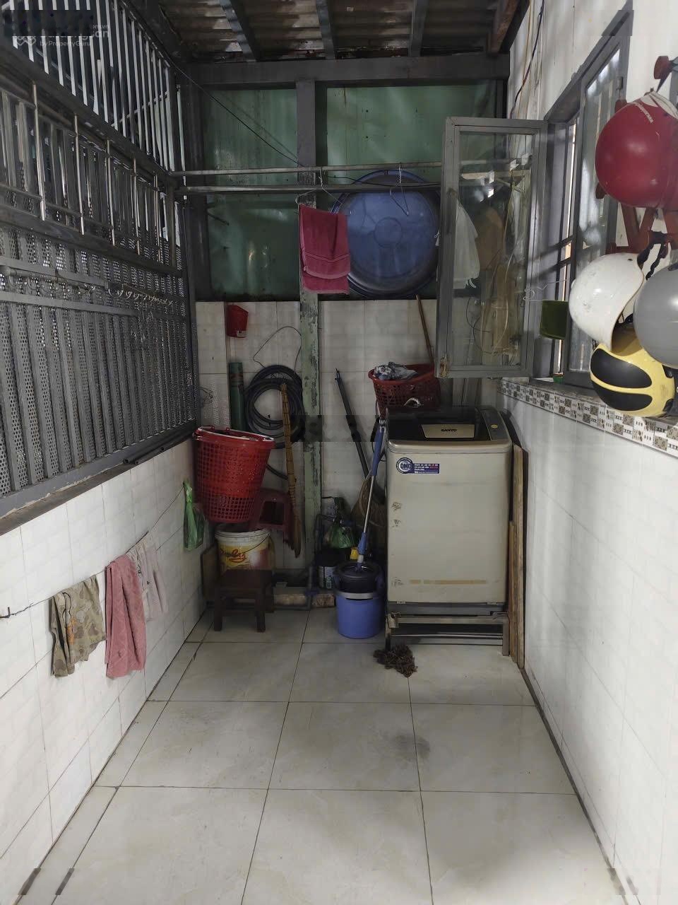 Nhà bán, Ấp 1 xã Bình Hưng, DT 4m4x9, 1 lầu 2 phòng ngủ. 1 WC, gần Bến Xe Q8, hẻm trước nhà 5m