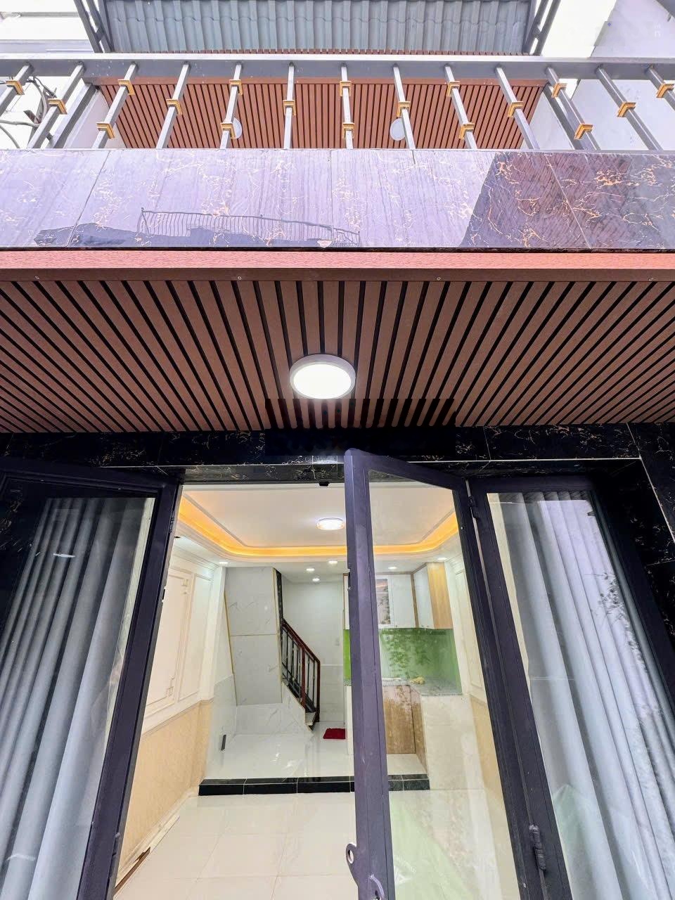 Bán nhà như hình giá 1 tỷ 897 Sổ hồng riêng, cho thuê hợp đồng năm 72 triệu, giá thương lượng