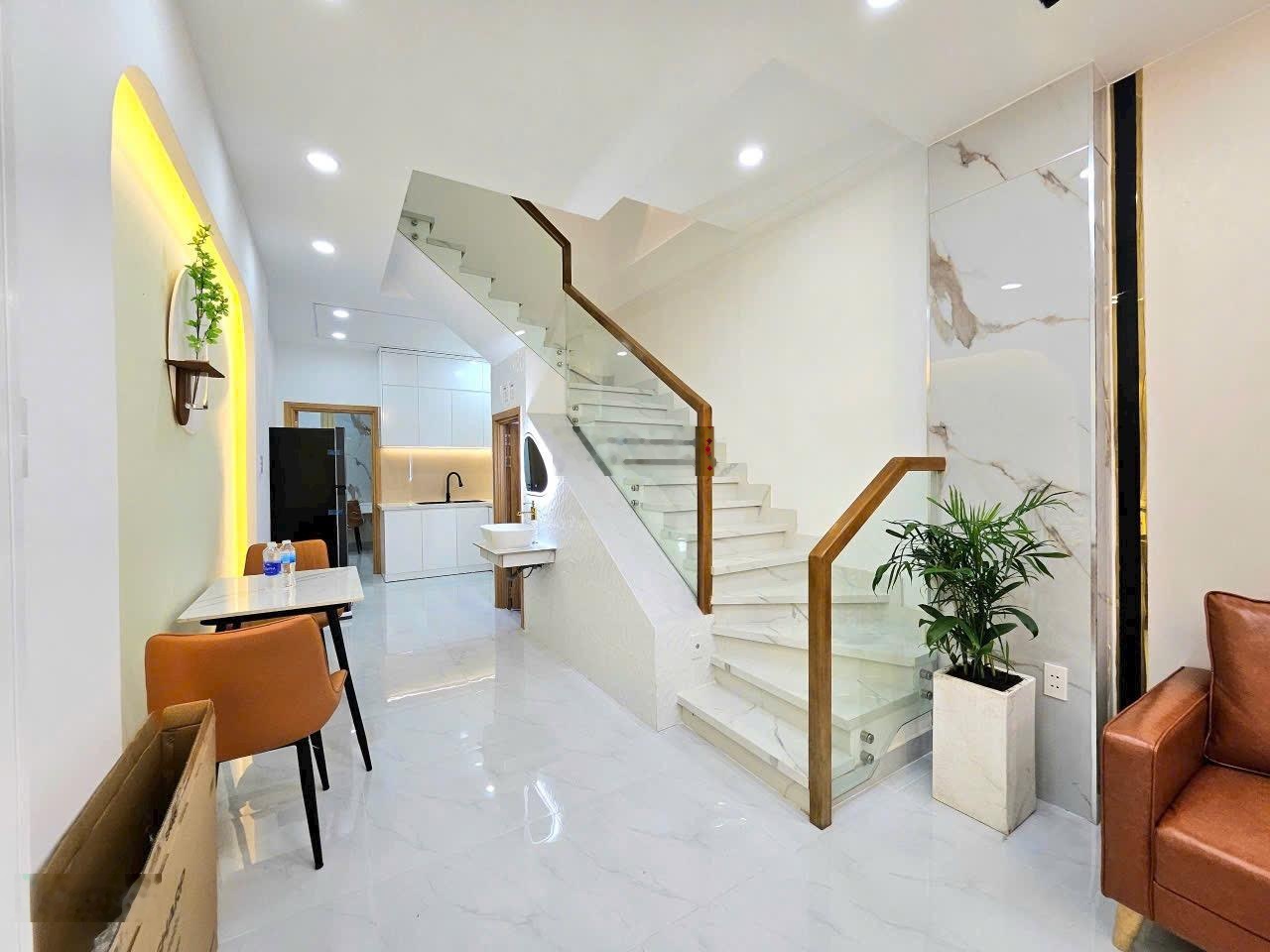 Nhà 4x16m ngay chợ Bình Điền Q8 890triệu. Đang cho thuê 17tr/tháng. Có hoàn công. Trả trước 300tr