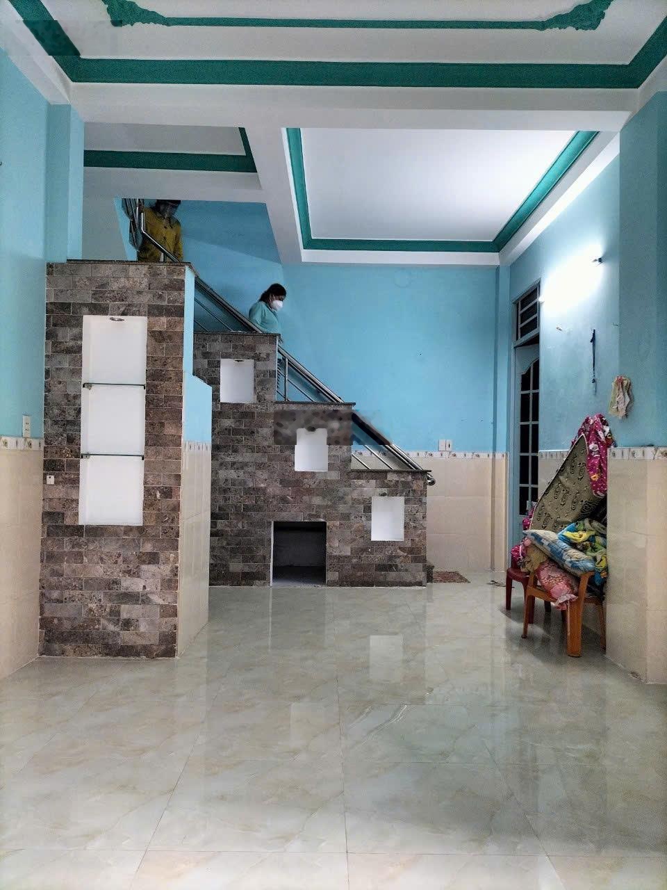 Nhà Quận 4 - 4,7m x 7m ,nở hậu 5,4m - 2 tầng - chỉ 3,4 tỷ - vào ở ngay.