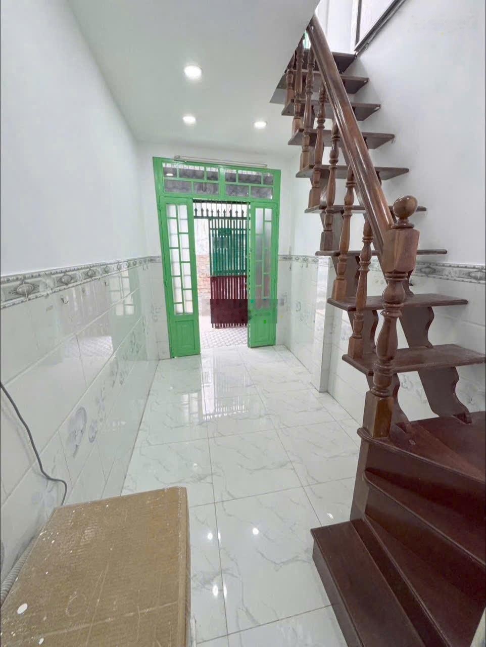 Mua bán nhà quận 4, 2 tầng, mặt tiền hẻm, thông tứ phía, 16m2 đất, Đoàn Văn Bơ, Phường Xóm Chiếu !