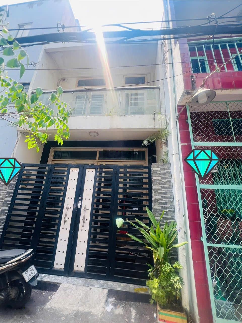 Cực hiếm! Nhà ngang hơn 5m bề thế - Trần Văn Quang P.10 - Giá tốt.