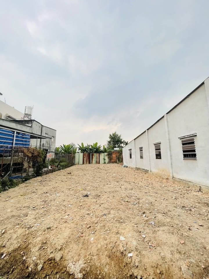 Bán kho bãi, nhà xưởng, khu công nghiệp huyện Hóc Môn, thành phố Hồ Chí Minh, giá 5,6 tỷ