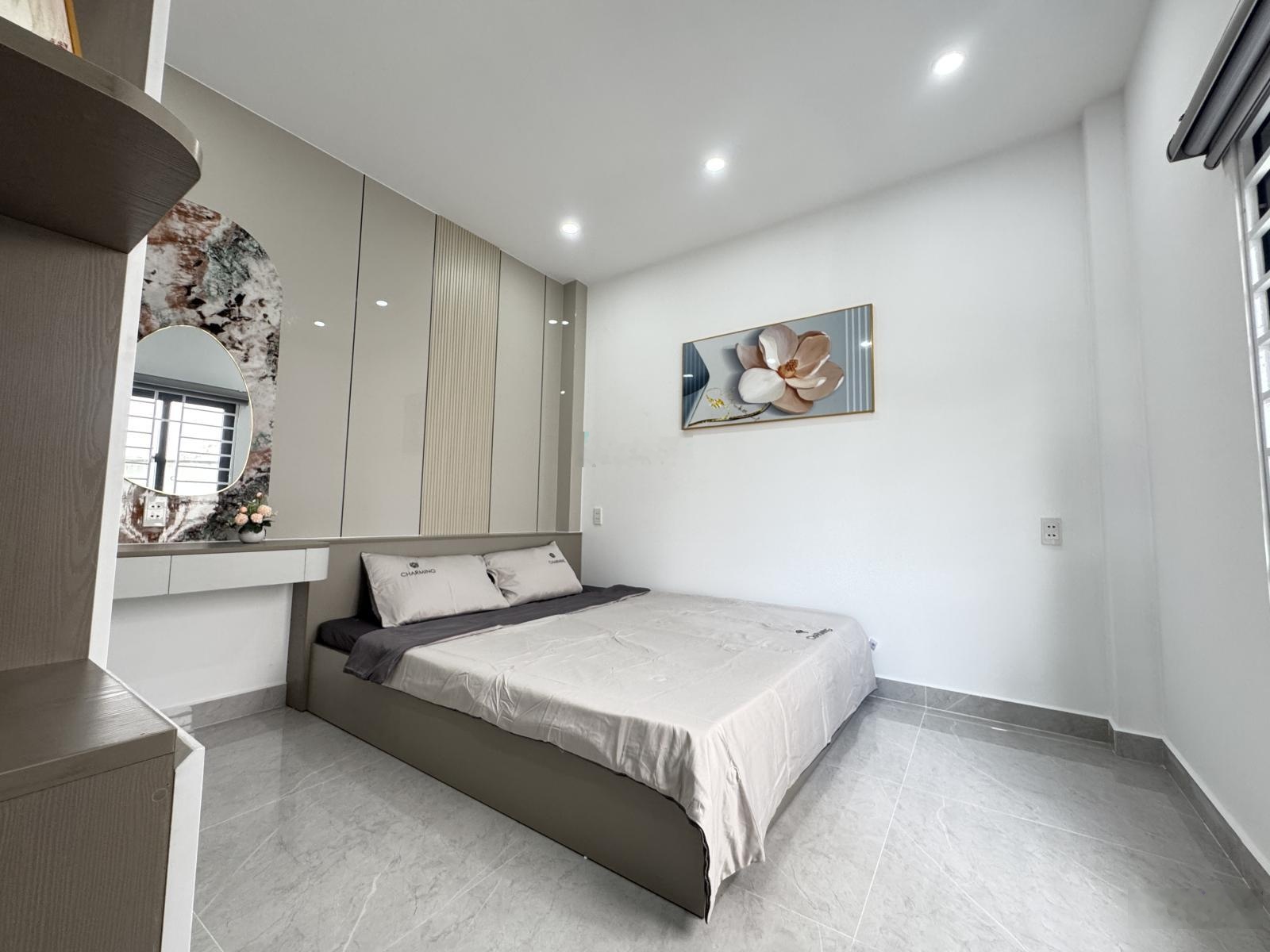 hẻm xe tải 5 mét- 3 tầng lầu- 1 sẹt ngắn- đầy đủ nội thất - đg Trận Thị Trọng-gần siêu thị Aeon Mal