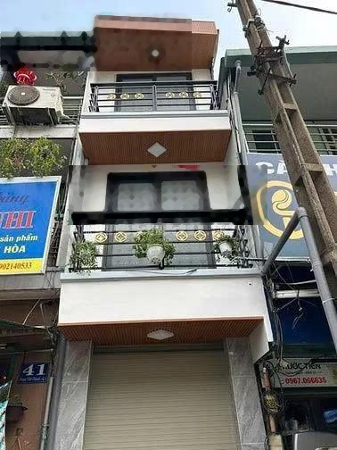 Nhà mặt tiền đường Phạm Viết Chánh quận 1, 1 trệt 2 lầu