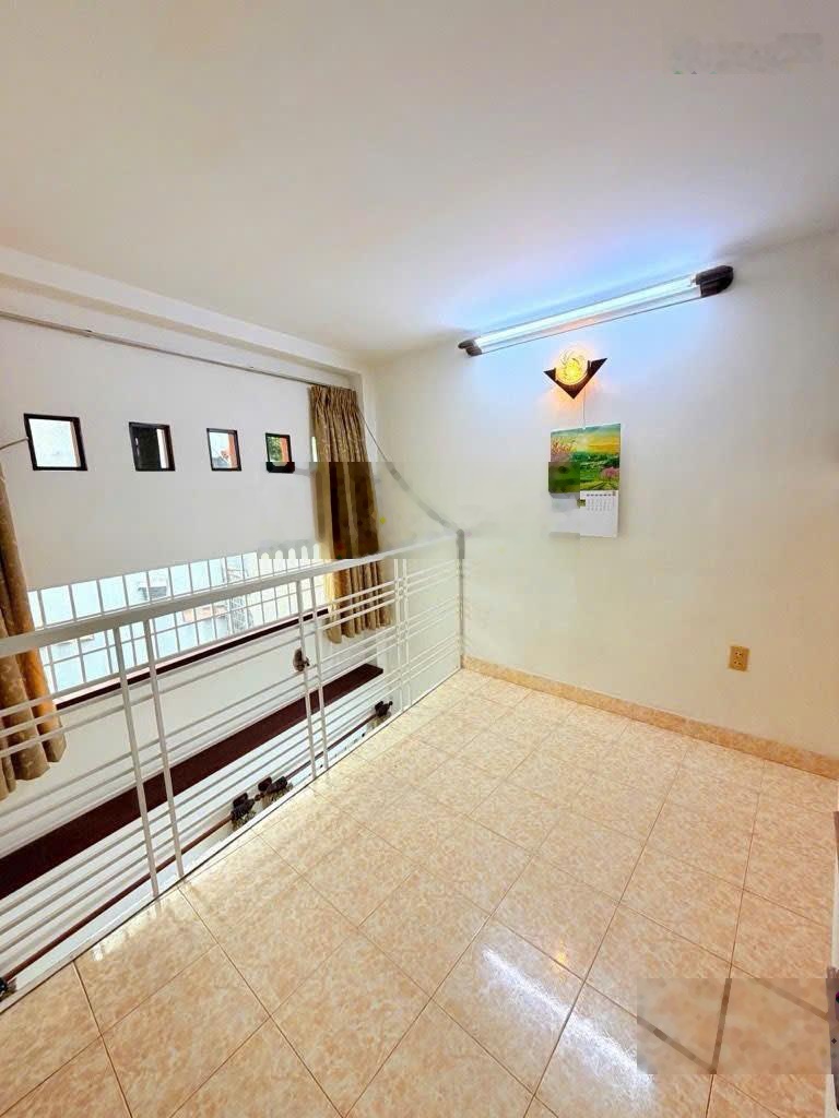 Hiếm, Nguyễn Văn Trỗi, Phú Nhuận, 3 Tầng, 36m2, nở hậu 5.7m, gần hẻm XH, chỉ 4.85 Tỷ