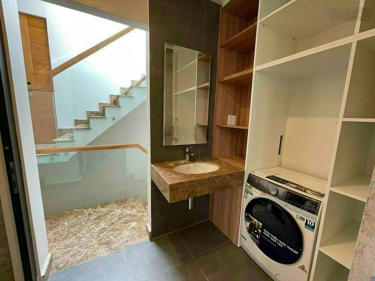 Bán nhà gấp 3ty190 trước tết tại Phố Phan Đăng Lưu, phường 3, Phú Nhuận, 49,2m2, sổ hồng riêng