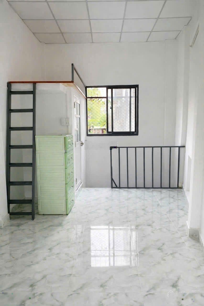 Cần bán gấp nhà hẻm Lạc Long Quân Q11, 1pn 2wc . 15m2 . 2 tỷ 550 TL