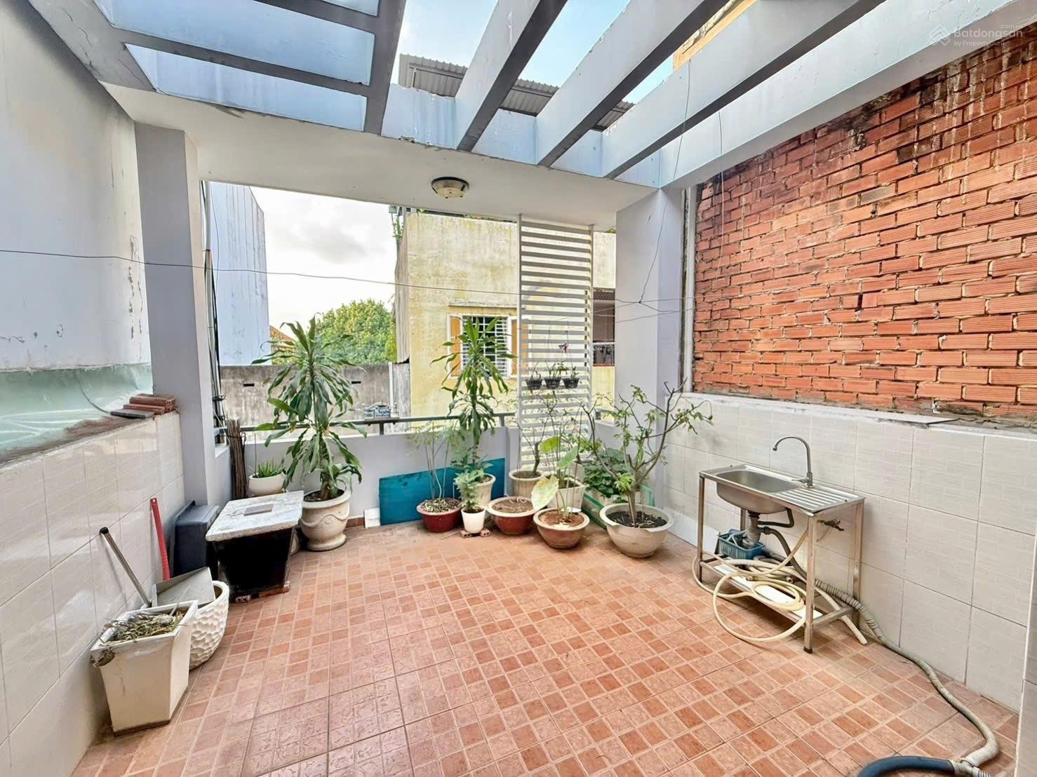 Bán nhà đường cô giang, phú nhuận - dt: 50m2 - giá 2tỷ550 - hẻm xe hơi - nhà 3 tầng vuông vức