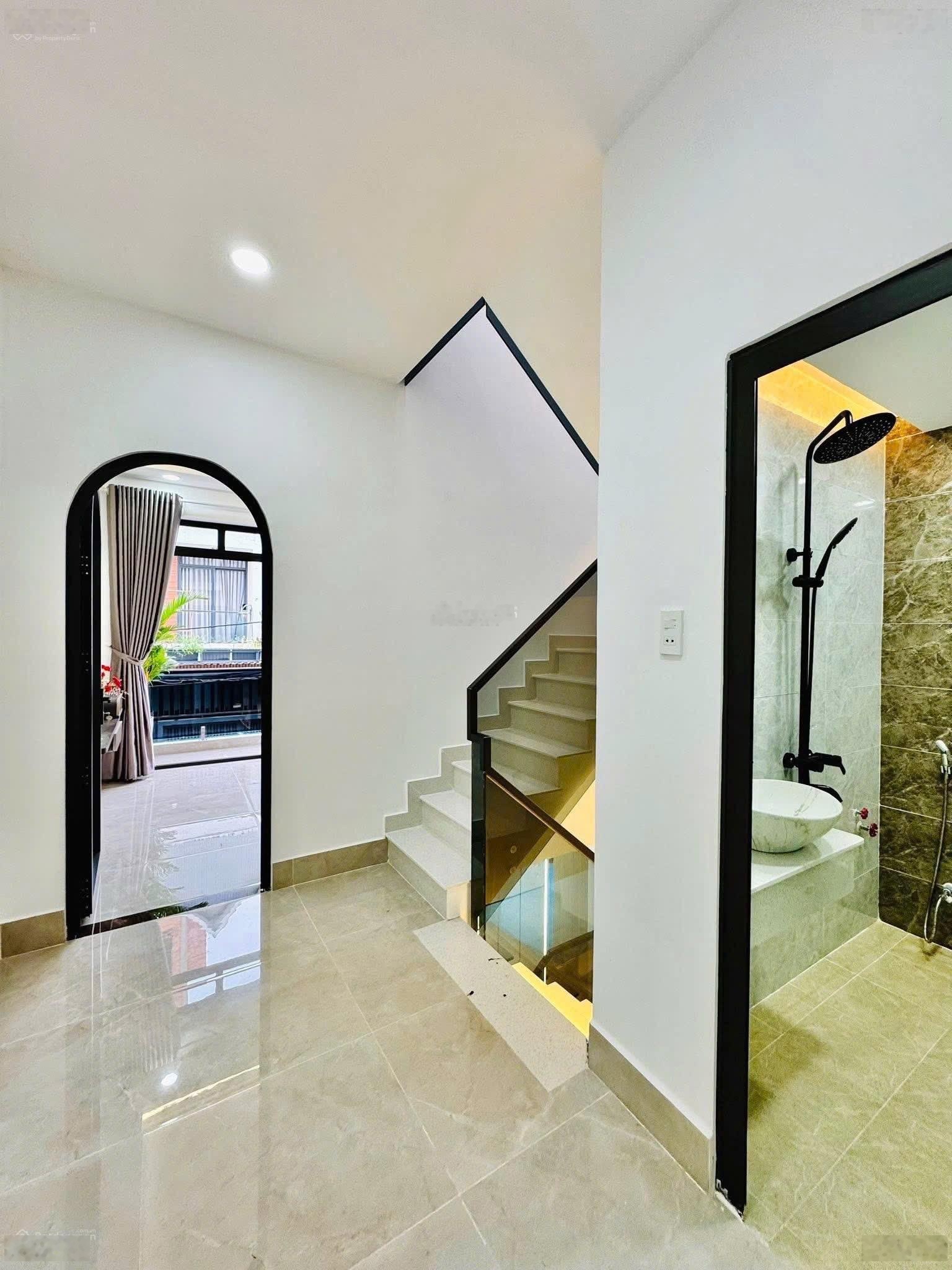 Bán nhà hẻm 1/ đường Nguyễn Minh Hoàng, P.12, Tân Bình, 63m2, 3tỷ250tr, đang cho thuê 22tr/th