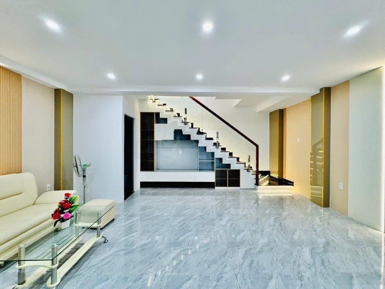 Nhà mới giá ngộp gần sân bay Trường Sơn, Tân Bình. Giá:5,65 tỷ. DT: 68m2. 4Tầng. 3PN 3WC. Sổ Riêng