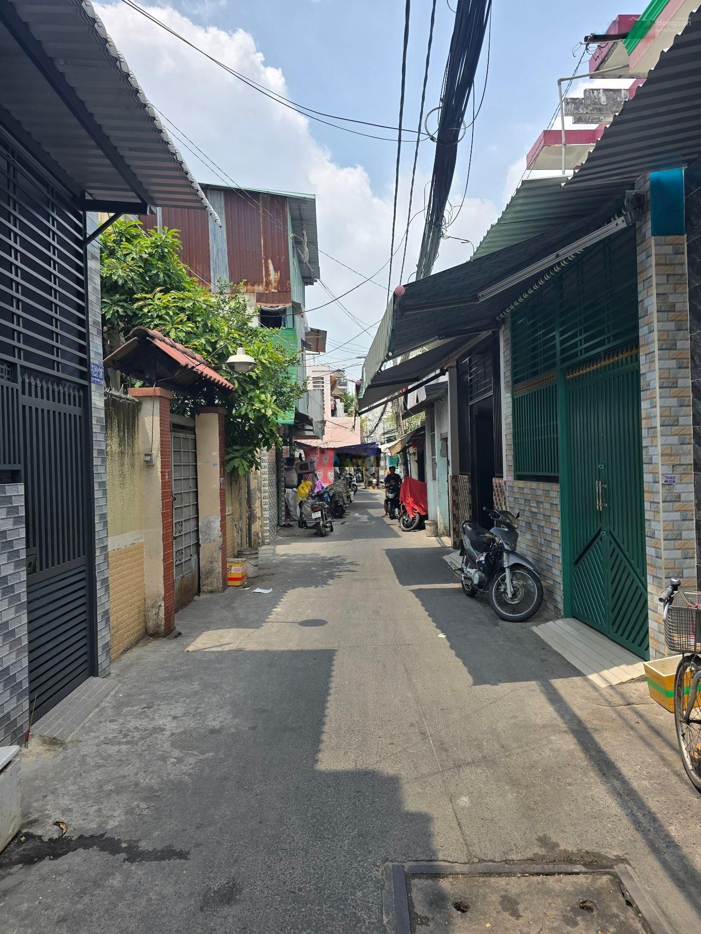 Bán gấp nhà riêng tại Tùng Thiện Vương, 2,5 tỷ, 27m2, giá siêu hời