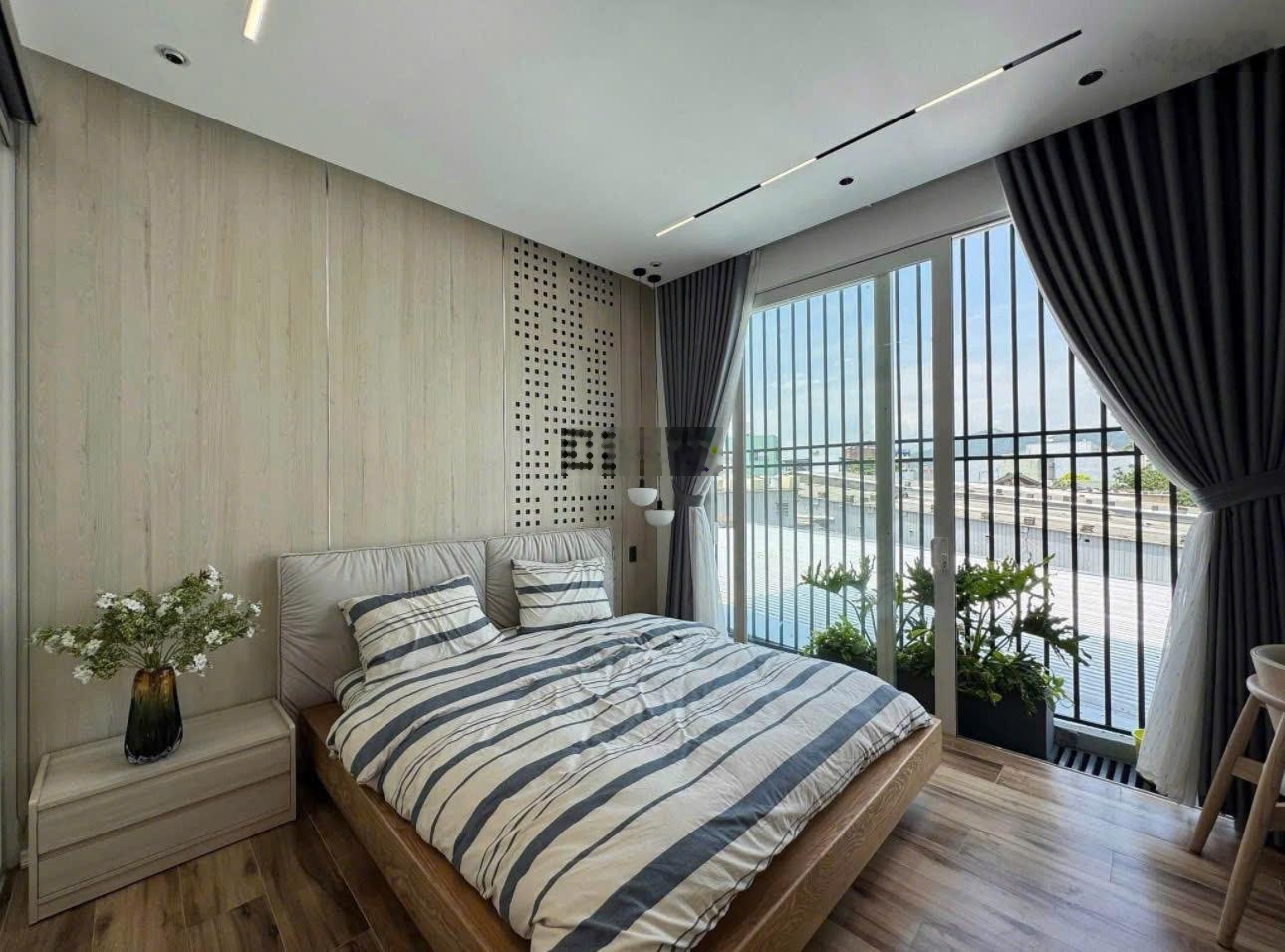 Cô Tươi cần bán gấp nhà 65m2 đường Lê Văn Sỹ, Q. Tân Bình, 1T 2L, 3PN 4WC sổ riêng, LH 0904472779