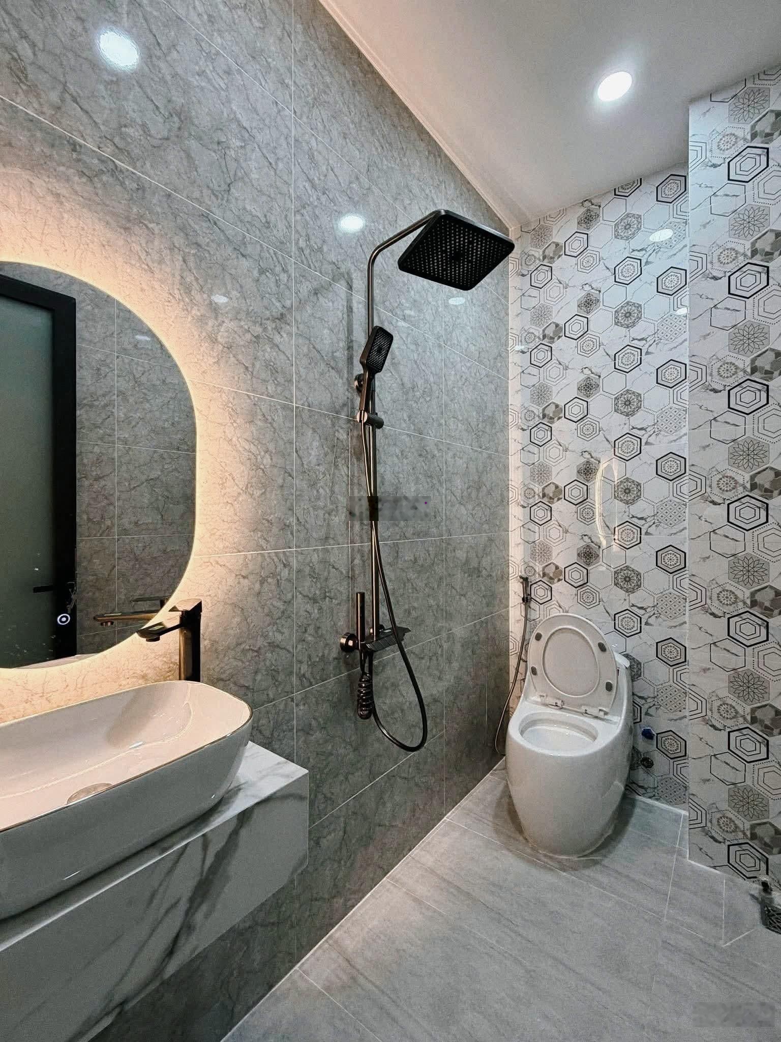 Chị Thanh bán nhà Đoàn Văn Bơ, P9, Q4, giá 3tỷ7 gần TH Nguyễn Văn Trỗi, DT 72m2 thuê 22tr/th