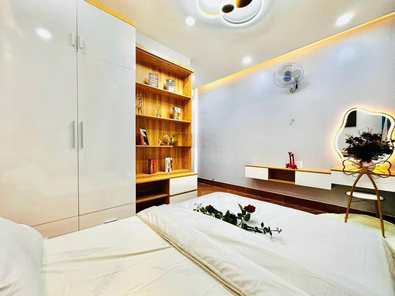 Chính chủ bán gấp nhà 47m2 Nguyễn Trọng Tuyển, P1, Tân Bình. Gần vòng xoay Lê Văn Sỹ, giá 2 tỷ250tr