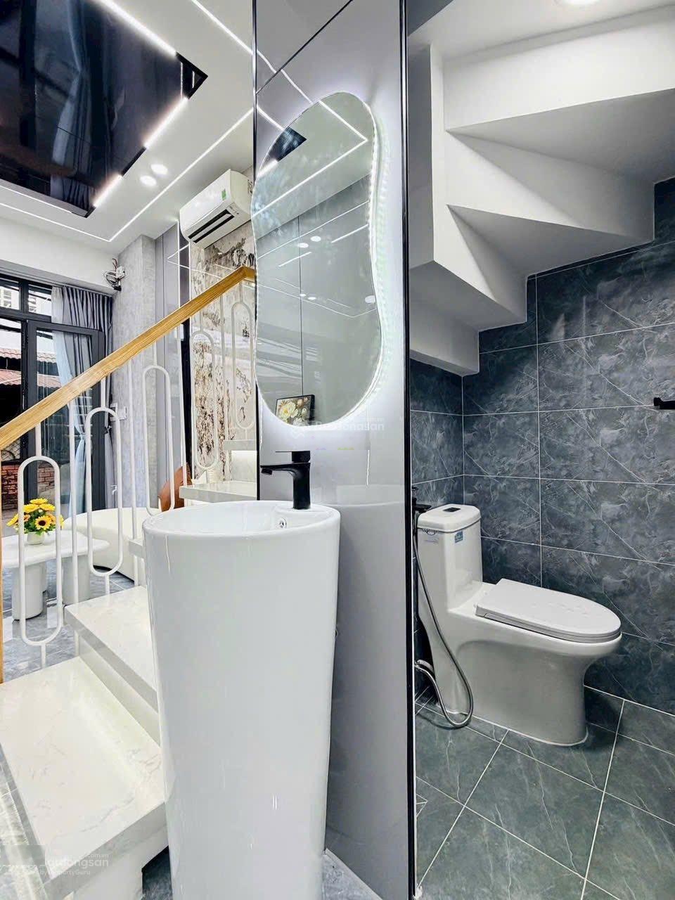 Bán nhà 2 tầng đường hoàng việt, p.4, tân bình 3pn 3wc đang cho thuê 12tr/tháng - giá 1 tỷ 990 shr