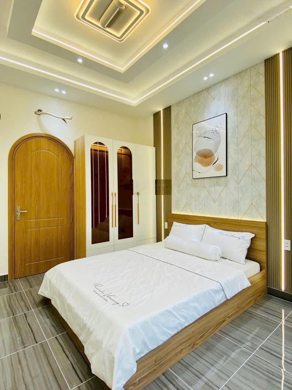 Chị Thu cần bán nhà Hoàng Việt P4 Q. Tân Bình DT 49.3m2 giá 2tỷ700tr, đang cho thuê 10tr/tháng