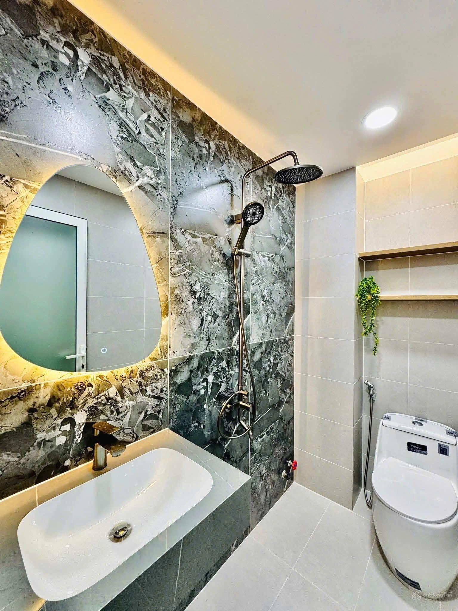 Khu vip phú nhuận chú hải cần tiền xoay vốn bán 3 tỷ 450 triệu còn tl nhẹ. dt 67,5m2, shr sang tên.