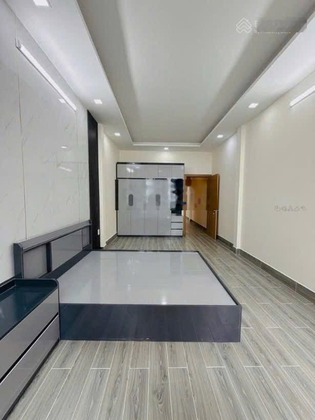 Chú Toàn kinh doanh cần xoay vốn bán căn đường Hoàng Việt Tân Bình 40,6m2 chỉ 1tỉ990. Sổ riêng