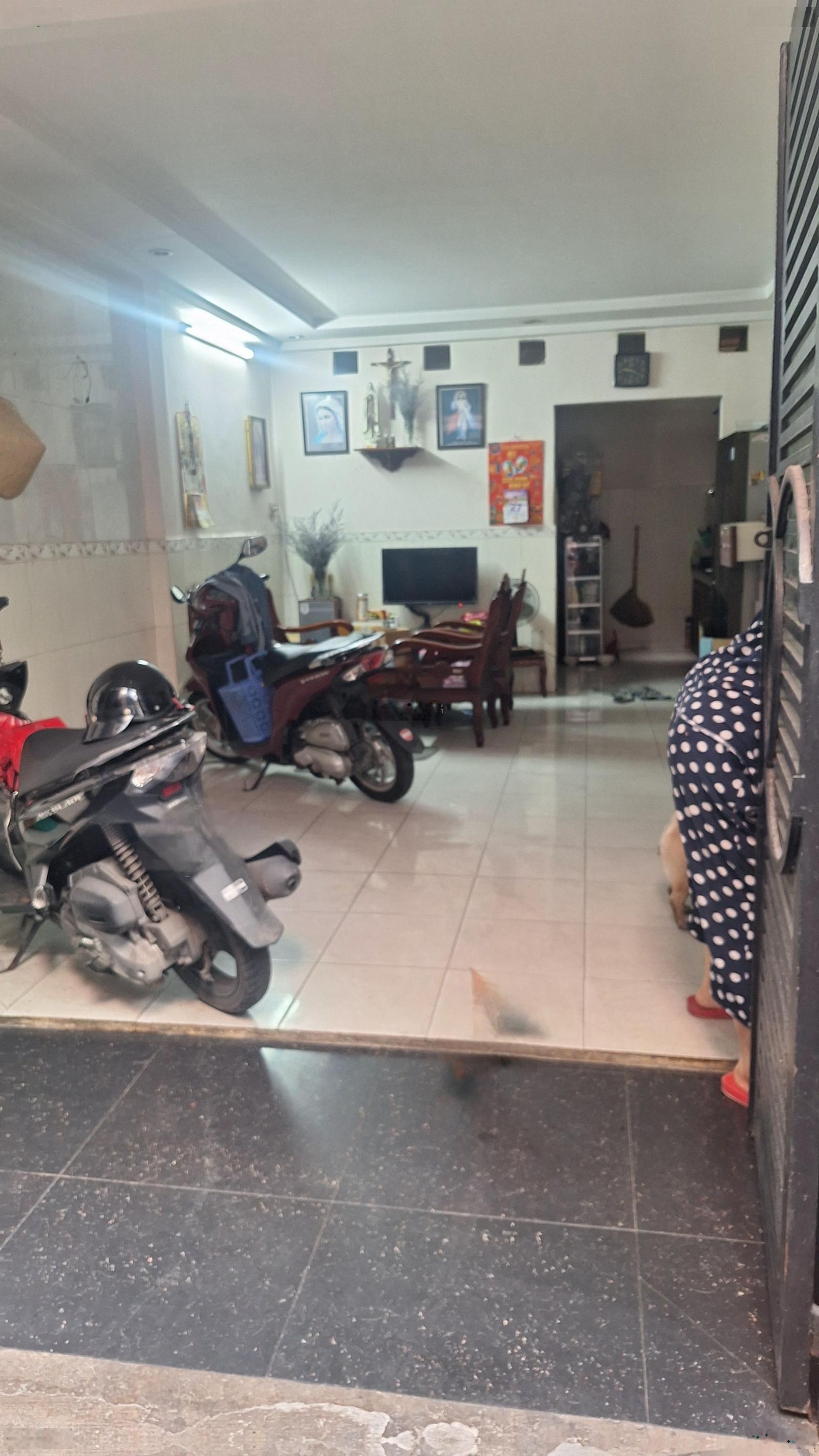 Nhà bán hẻm Trường Chinh, ngay ngã tư Bảy Hiền, 2 tầng - 4,2x10m