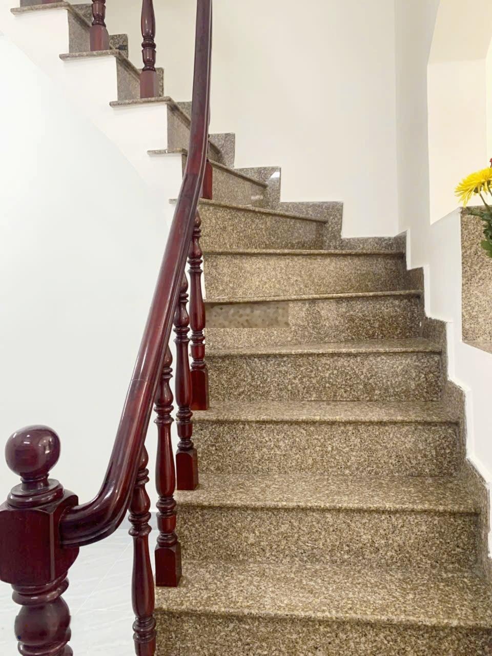 Xuất cảnh bán gấp - Bán nhà Phạm Văn Bạch 36m² 2 tầng - 4.6 tỷ