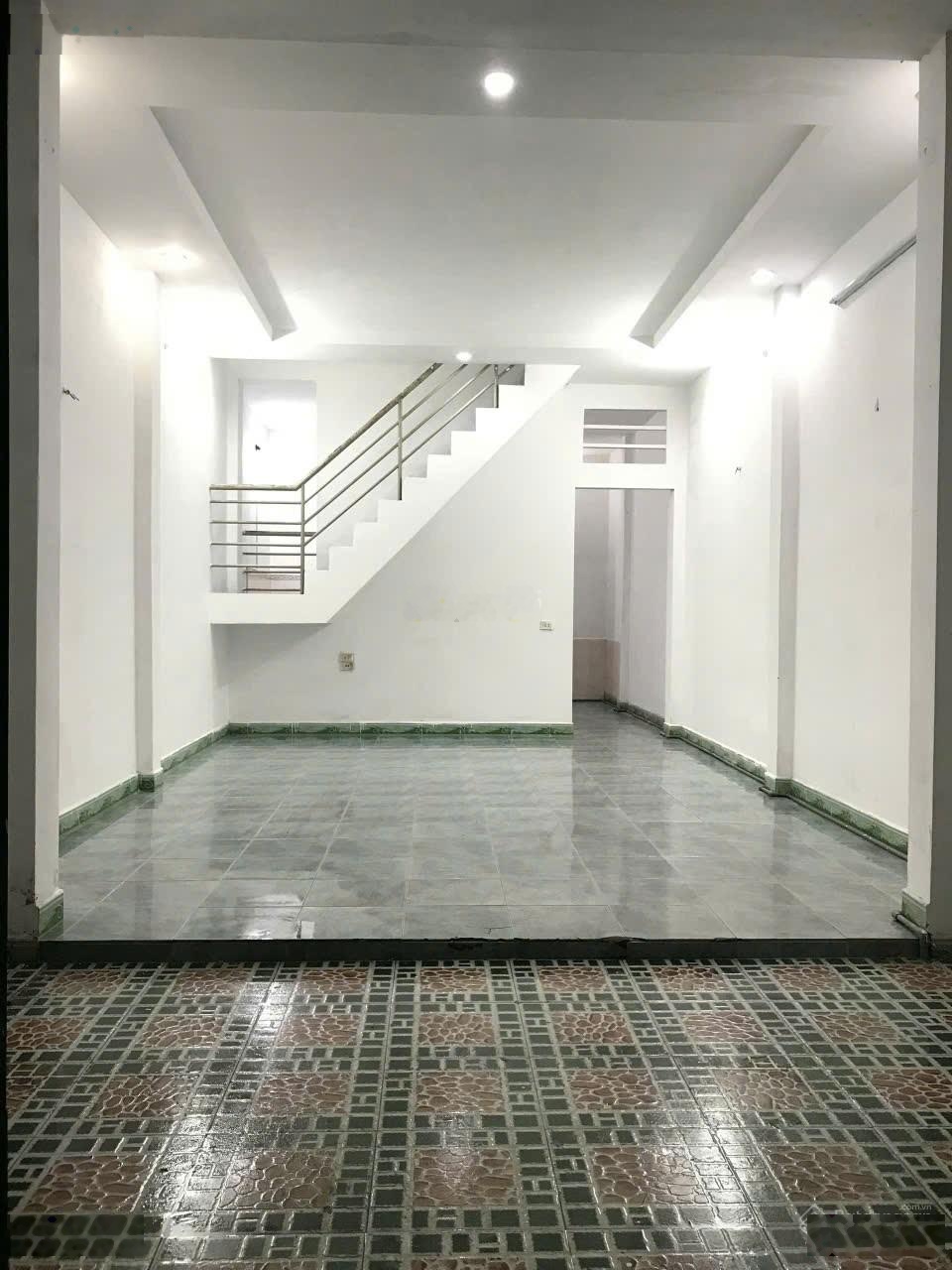 Xuất cảnh bán gấp - Bán nhà Trần Thánh Tông 53m² 2 tầng - 5.8 tỷ