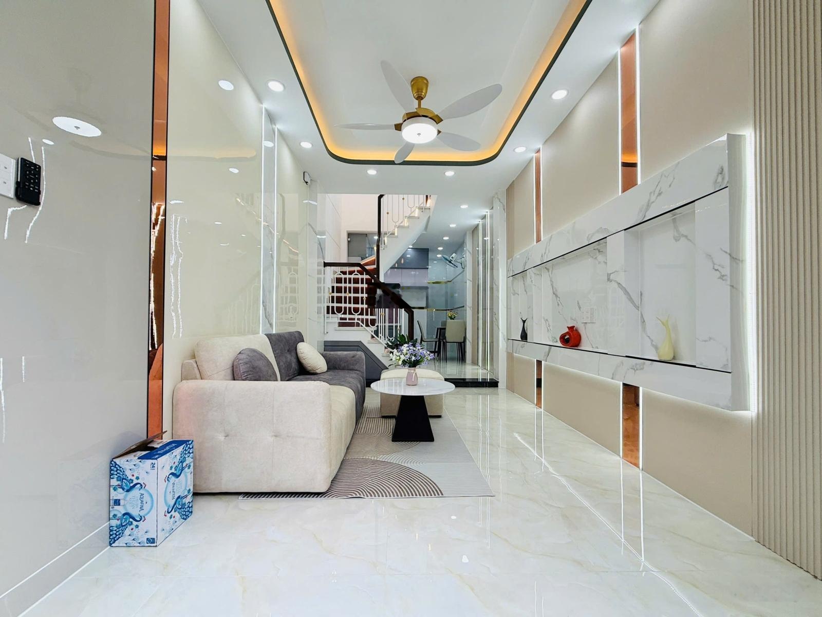 Xuất cảnh bán gấp - Bán nhà Trần Thánh Tông 27m² 2 tầng - 4.45 tỷ