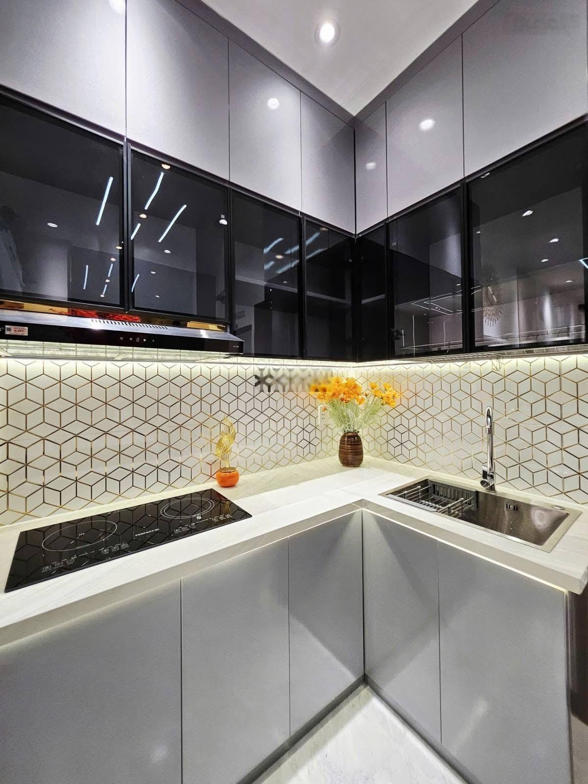 2,3 tỷ bán gấp nhà đường hoa giấy - phú nhuận | dt: 48m2 | hẻm 6m ~ đang cho thuê 18 triệu