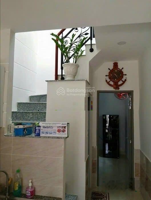 Bán nhà hẻm Cách Mạng Tháng tám, f5 Tân Bình, 2 tầng đúc thật, 3pn, có phòng dưới trệt