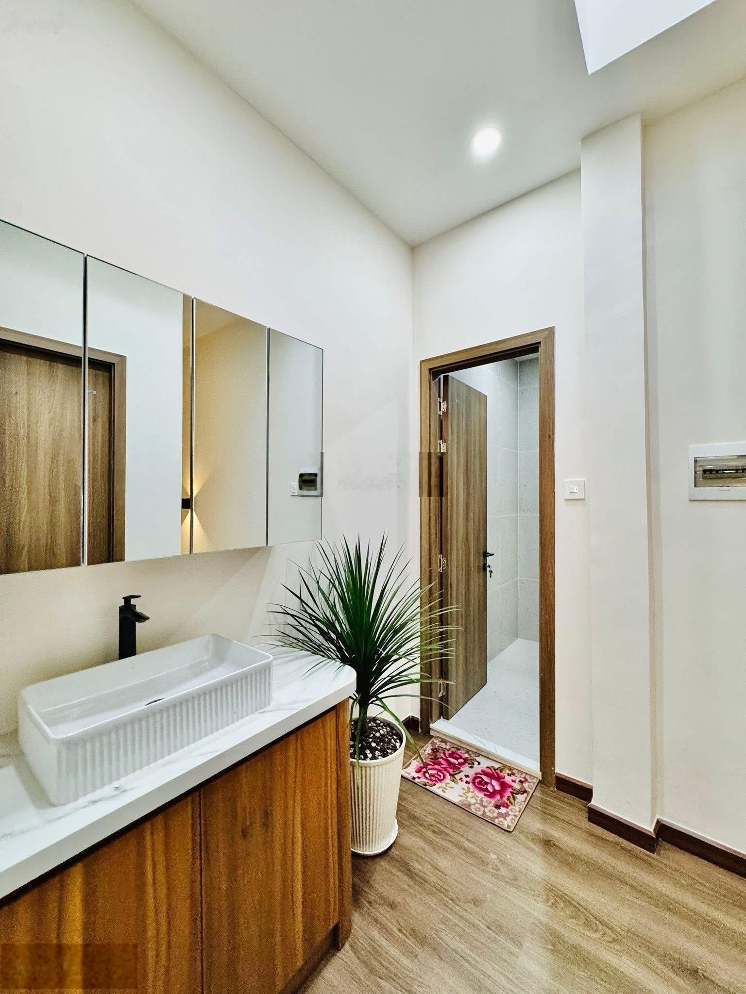 Bán gấp nhà Phạm Cự Lượng, P. 2 Tân Bình,DT 50m²/Gía 2tỷ250, sau lưng BV Tâm Anh, SHR,LH 0904472779