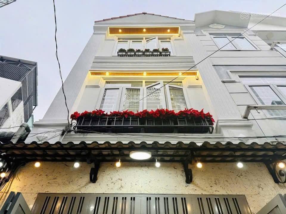 Chốt ngay nhà đẹp ngay đường hoa sữa, quận phú nhuận. giá cực sốc 4,71 tỷ/ 61,6m2- hẻm xe hơi 7m