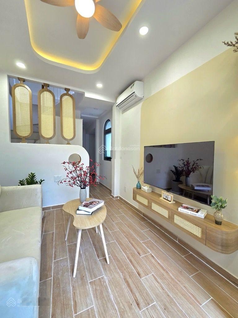 Giảm ngay 200 triệu chỉ còn 4.75 tỷ nhà mới đẹp trung tâm phú nhuận phố ẩm thực phan xích long