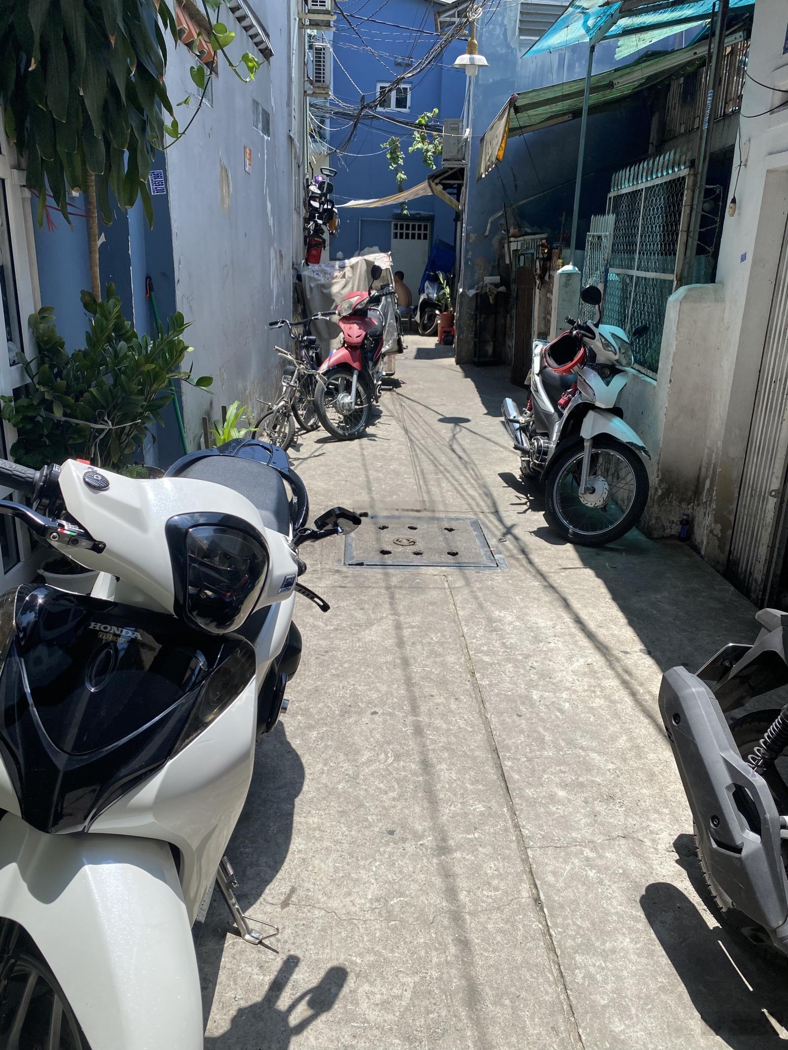 Bán nhà riêng tại Cách Mạng Tháng Tám, 5,65 tỷ, 40m2, 2PN, 2WC