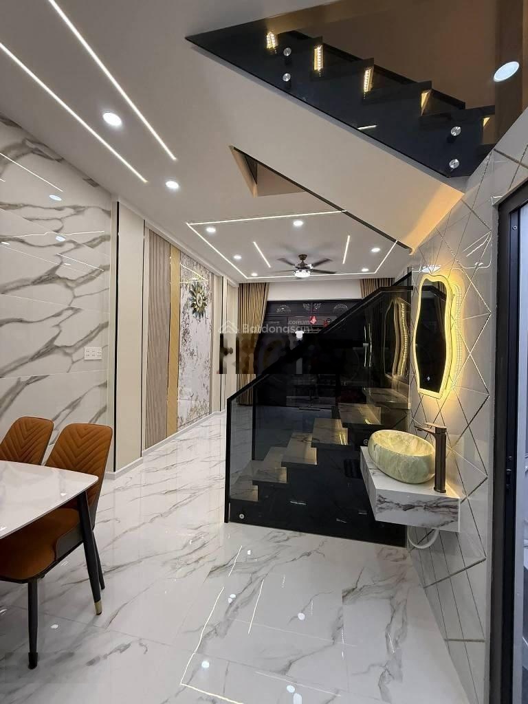 Chủ đi nước ngoài cần ra căn nhà tại ngô thị thu minh, chỉ 2 tỷ 450, có dòng tiền sẵn, hẻm ô tô