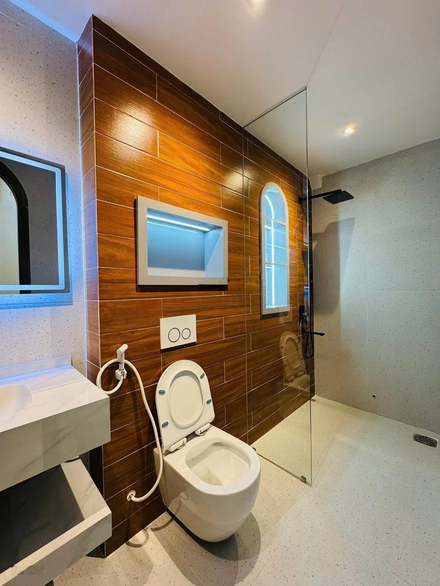 NHÀ MẶT TIỀN SANG TÊN GẤP TẠI NHIÊU TÂM QUẬN 5 GIÁ 3,2 tỷ, 75m2 full nội thất sổ đẹp hoàn chỉnh